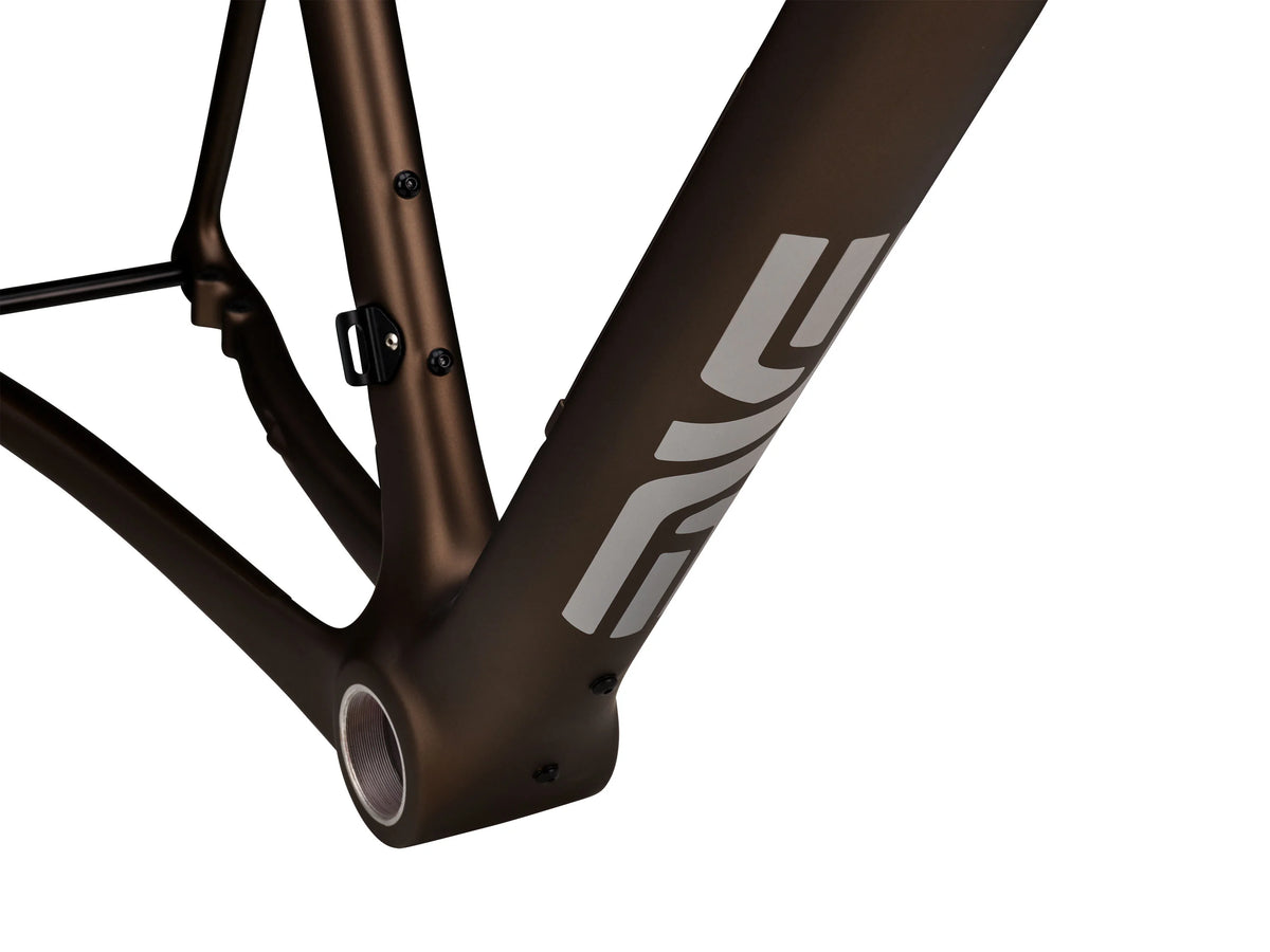 ENVE Fray rámová sada, Toffee Brown, detail dolní trubky a středu #Barva_Toffee Brown