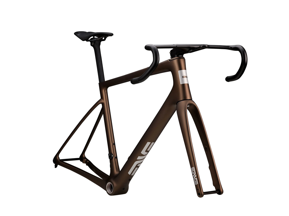 ENVE Fray rámová sada, Toffee Brown, s řídítky a sedlovkou zepředu ze tří čtvrtin #Barva_Toffee Brown