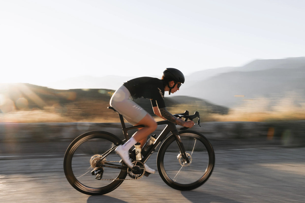 ENVE Melee v2, UL Black, v jízdě po silnici #Barva_UL Black
