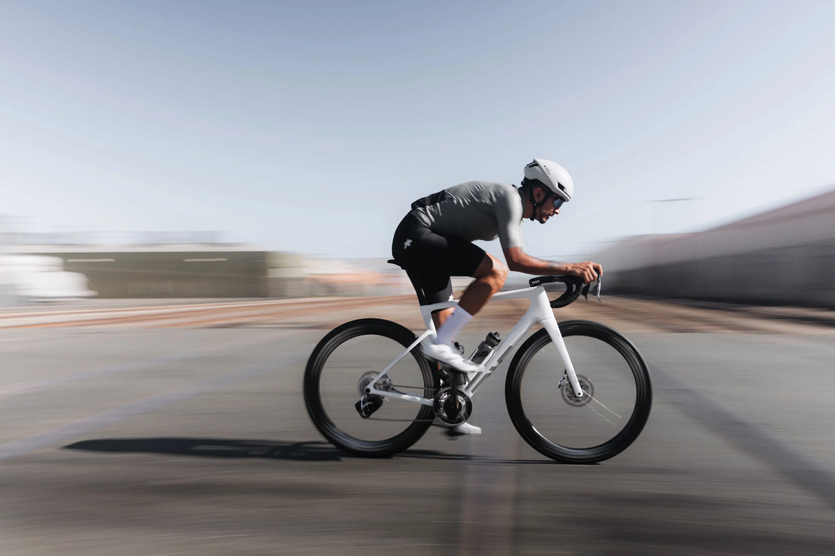 ENVE Melee v2, White Lightning, v jízdě po silnici #Barva_White Lightning