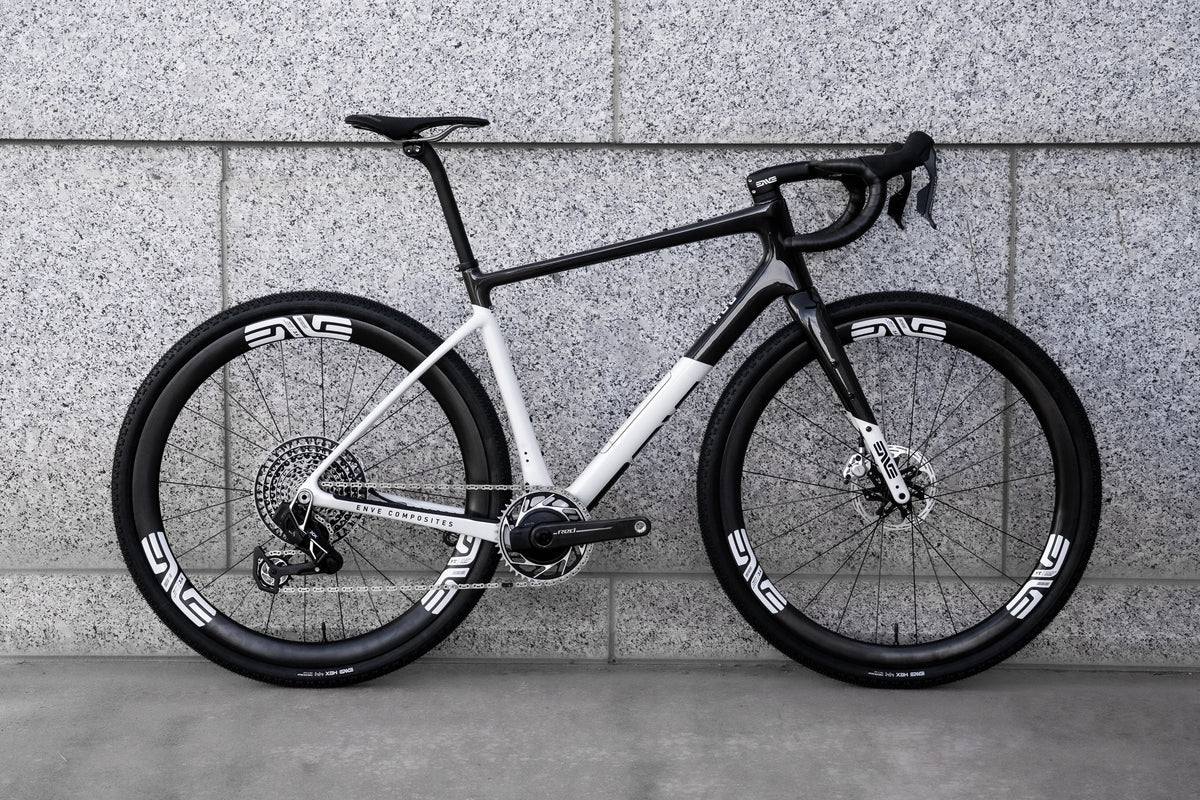 ENVE MOG rámová sada, Aspen White, kompletní kolo v exteriéru #Barva_Aspen White