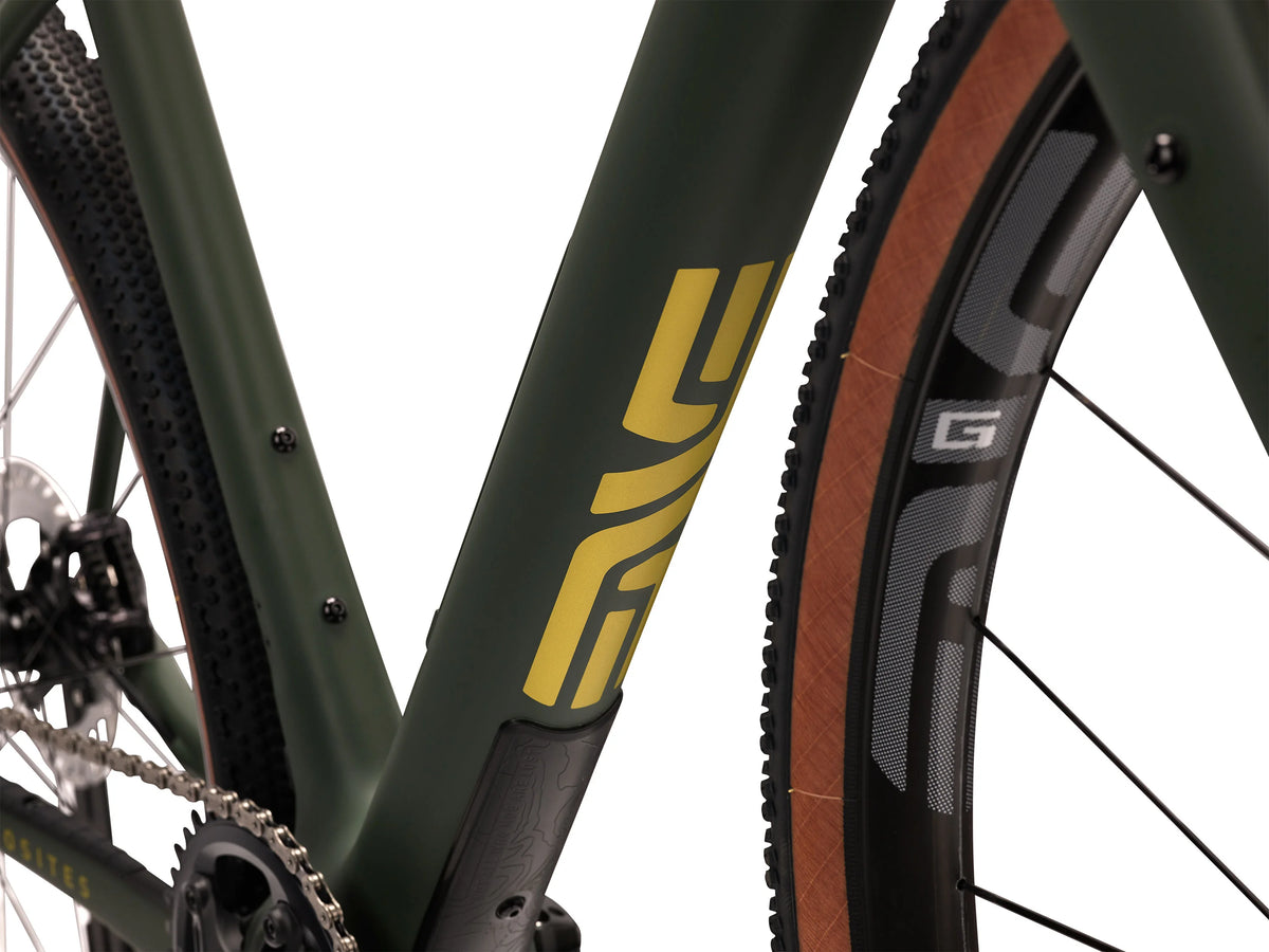 ENVE MOG, Recon Green, detail spodní trubky s logem ENVE #Barva_Recon Green