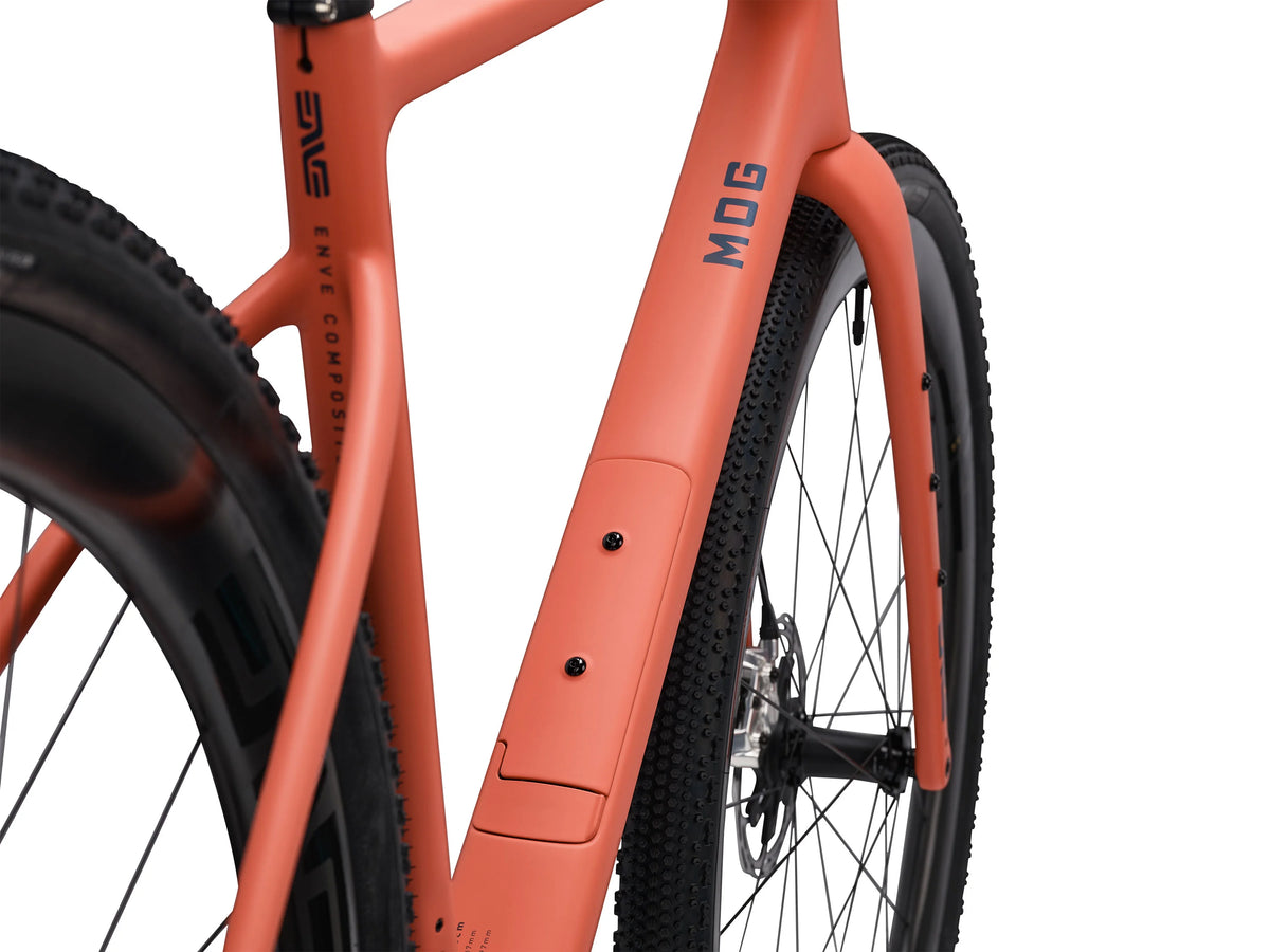 ENVE MOG, Wayfinder Coral, detail vidlice a spodní trubky #Barva_Wayfinder Coral