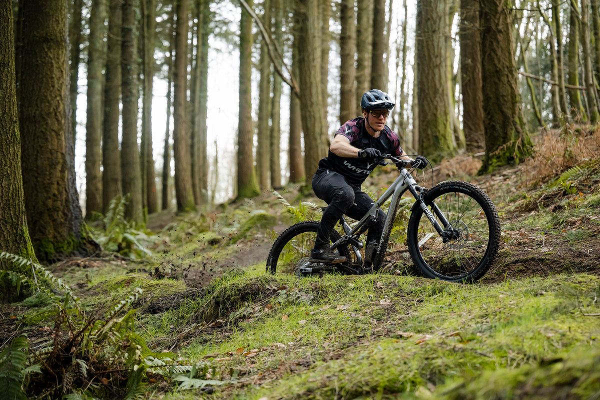 Whyte Syphon S, Raw silver, na trailu
