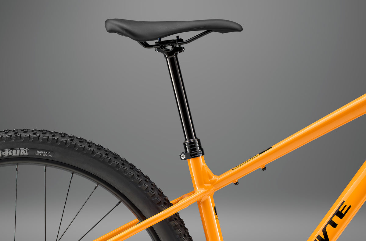 Whyte Secta S, Coral orange, detail teleskopické sedlovky